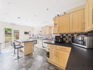 Kitchen/Breakfast room- click for photo gallery